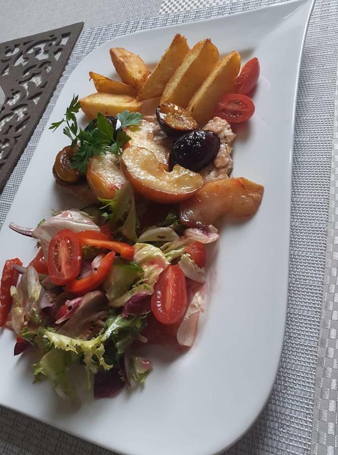 Gosciniec Asticus Bed & Breakfast Jarosław Dış mekan fotoğraf